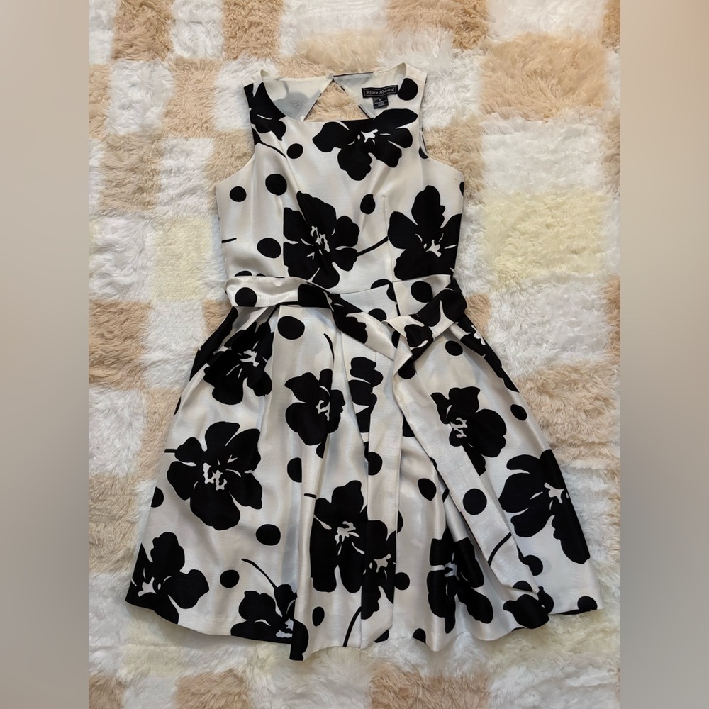 ‼️ Sale ‼️ Jessica Howard Black and White Floral Midi Dress